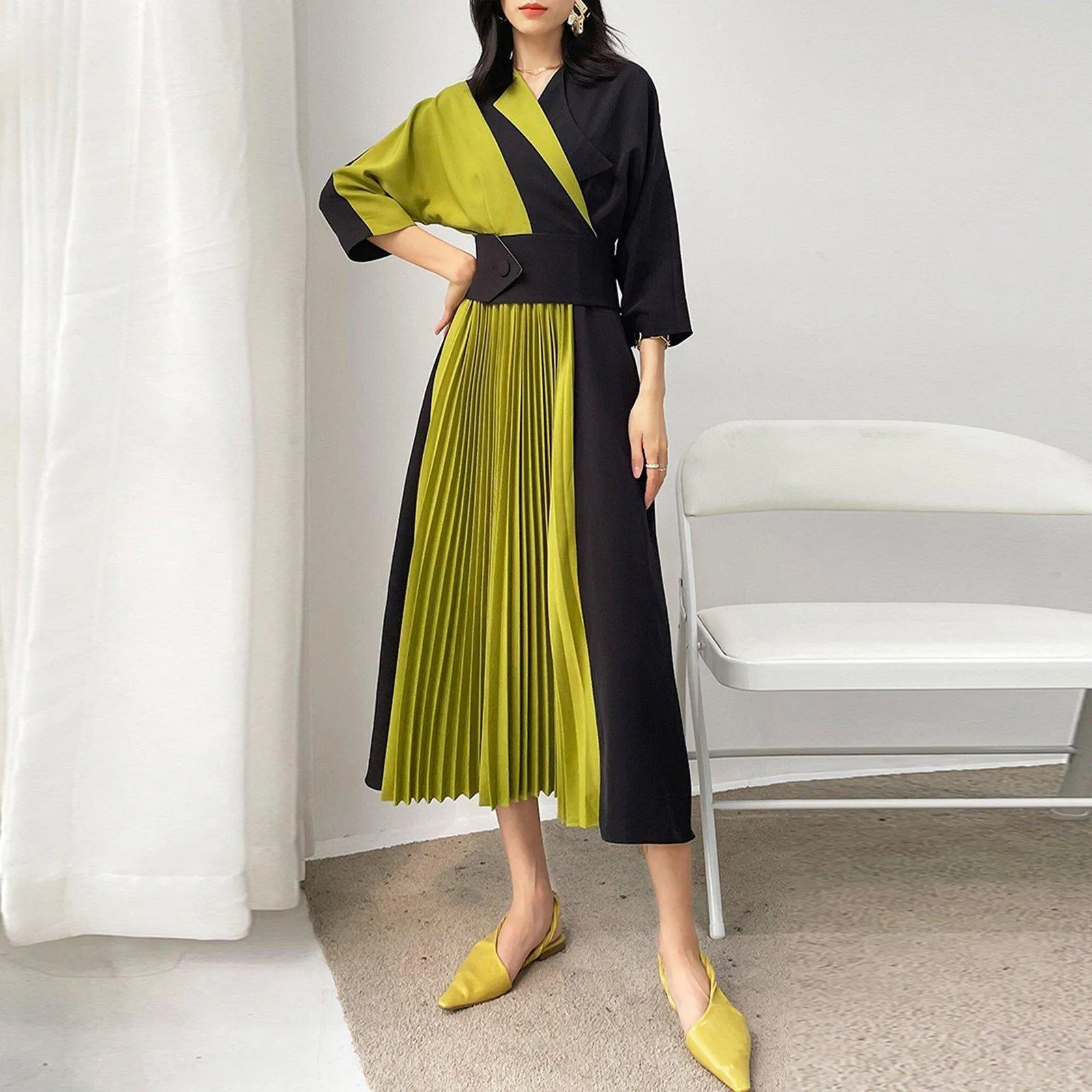 Color Block Three Quarter Sleeve Pleated Midi Dress