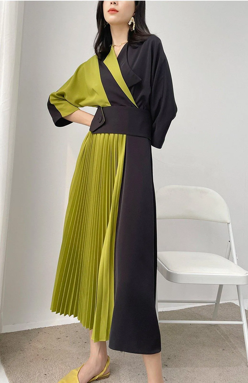 Color Block Three Quarter Sleeve Pleated Midi Dress