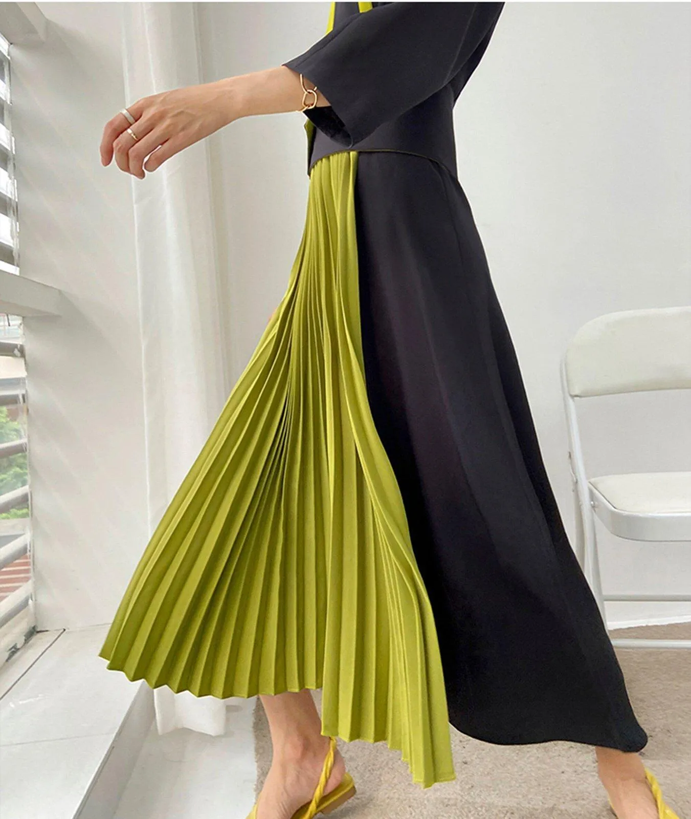 Color Block Three Quarter Sleeve Pleated Midi Dress