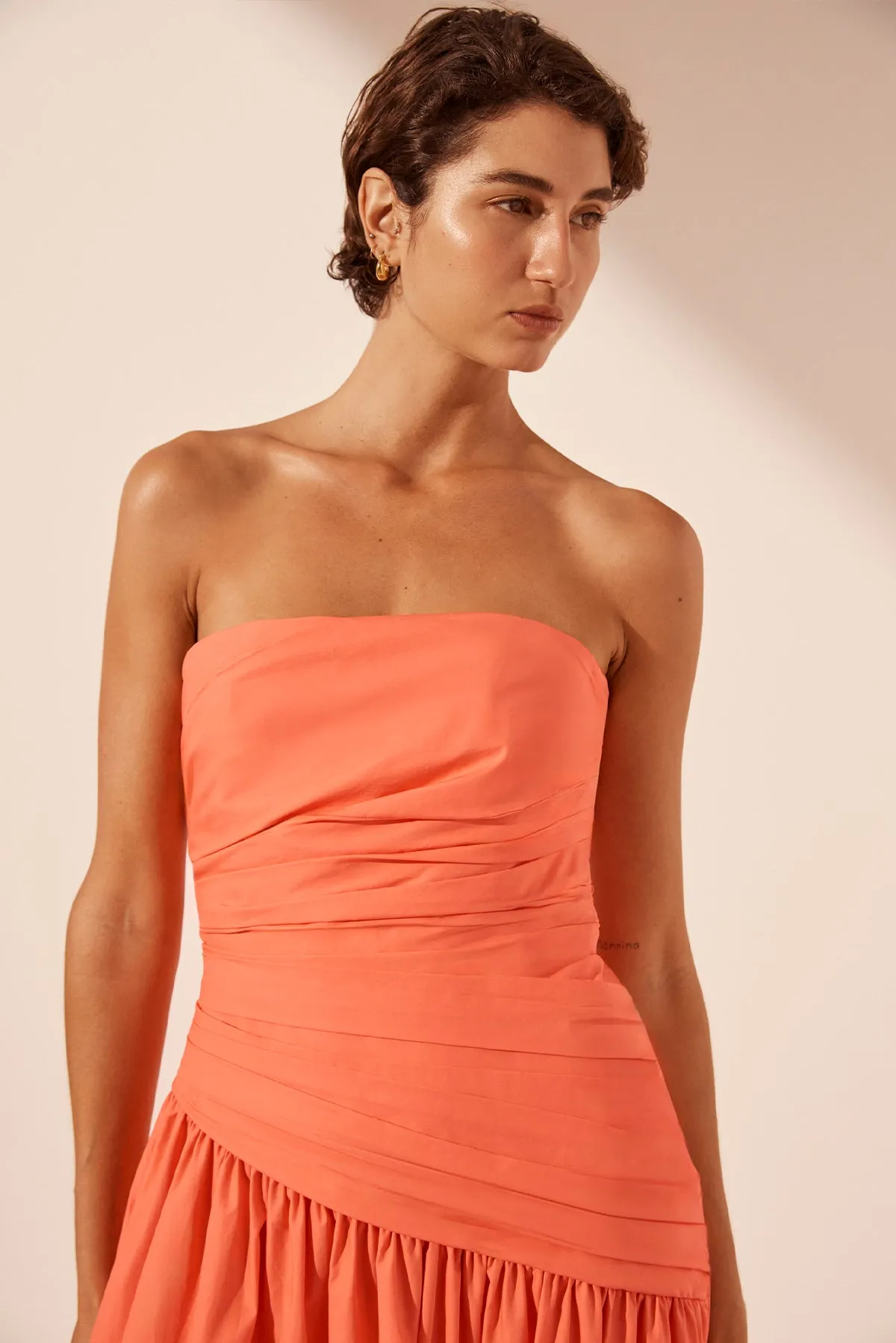 MAIORI STRAPLESS TIERED MAXI DRESS - CORAL